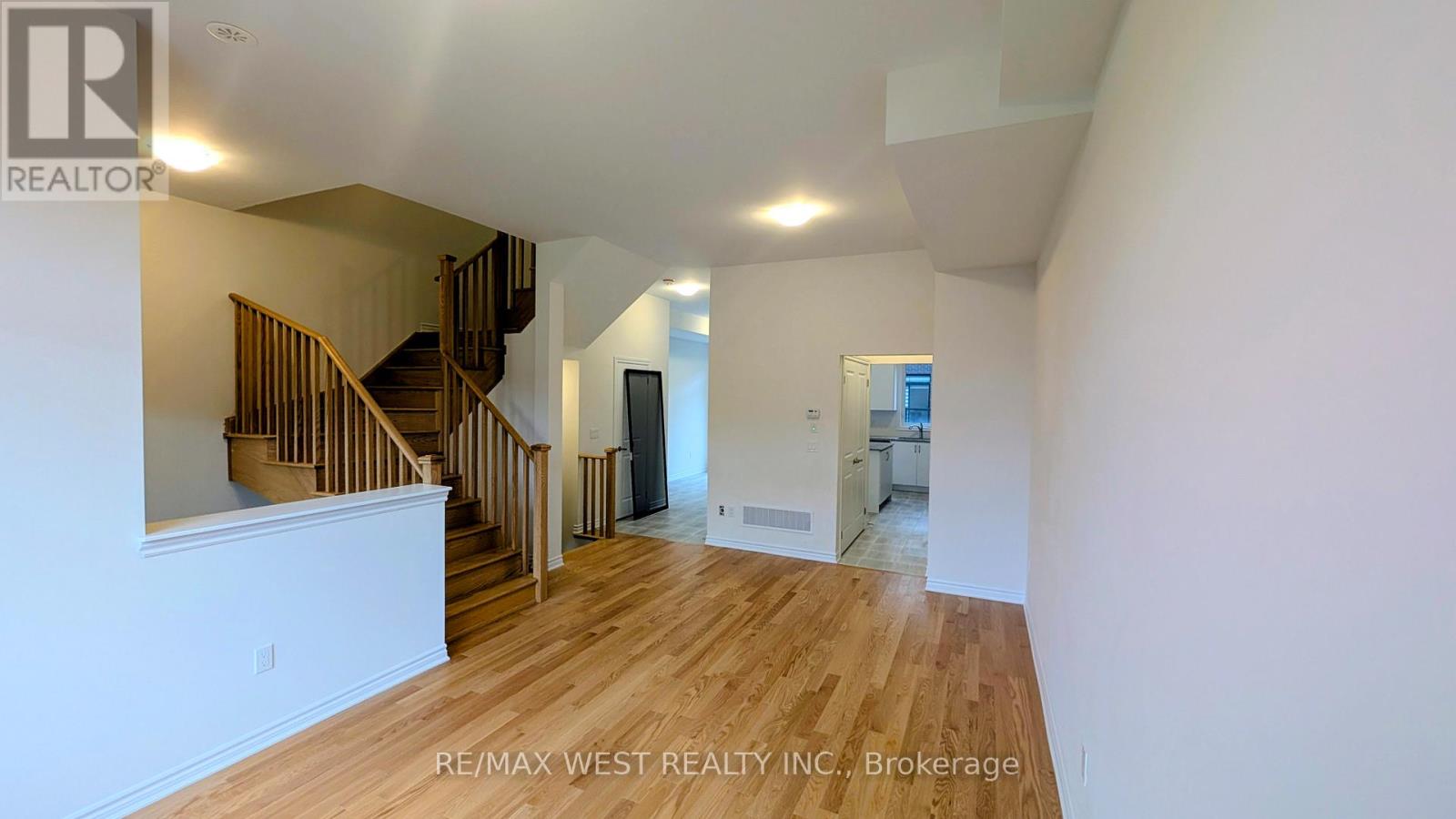 95 Paradox Street, Vaughan, Ontario  L4L 1A7 - Photo 3 - N12504420