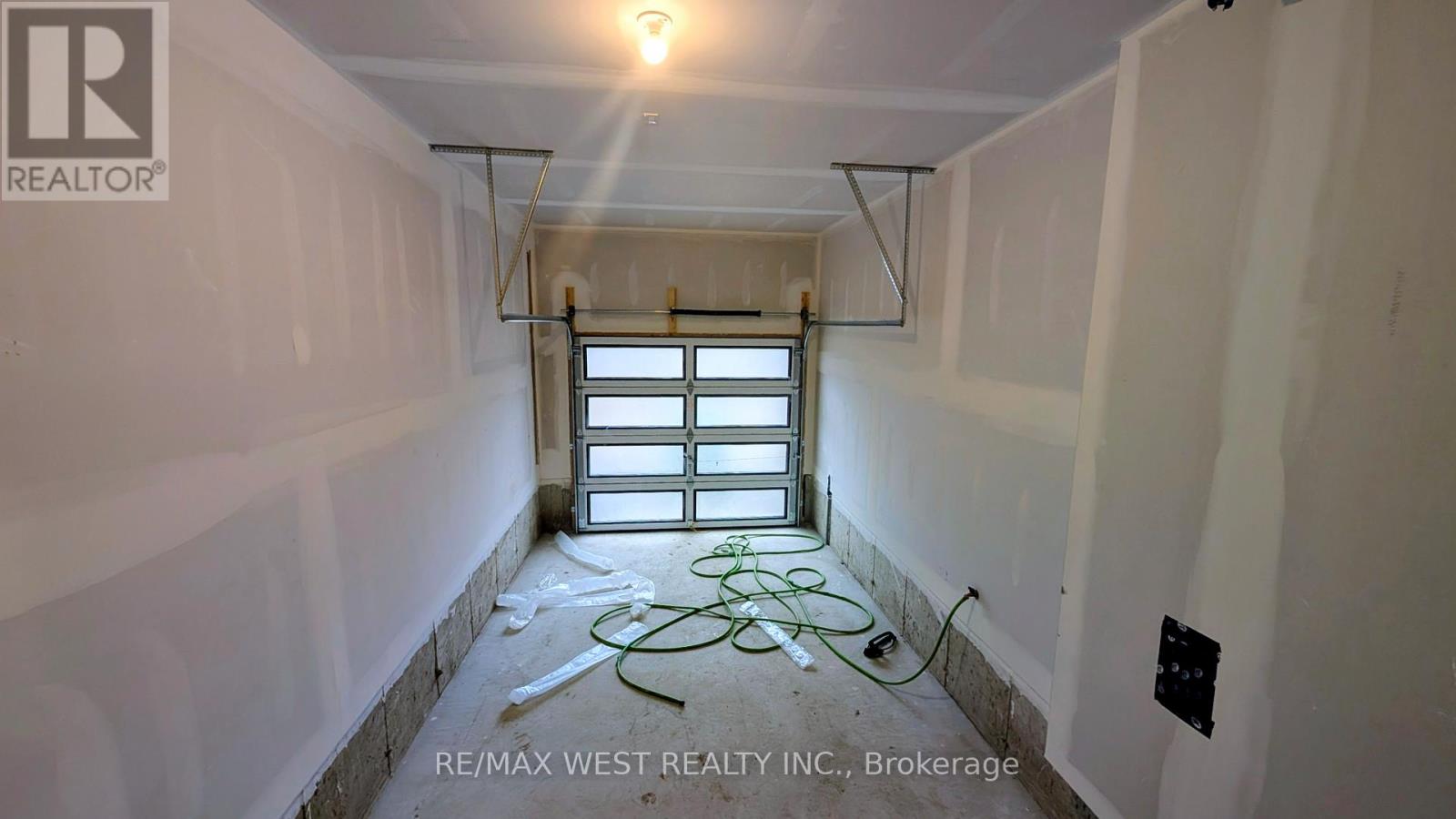 95 Paradox Street, Vaughan, Ontario  L4L 1A7 - Photo 34 - N12504420