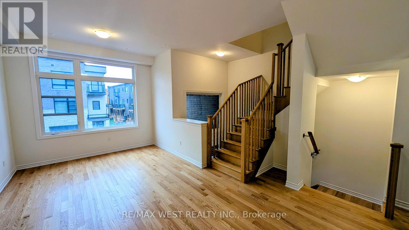 95 Paradox Street, Vaughan, Ontario  L4L 1A7 - Photo 4 - N12504420