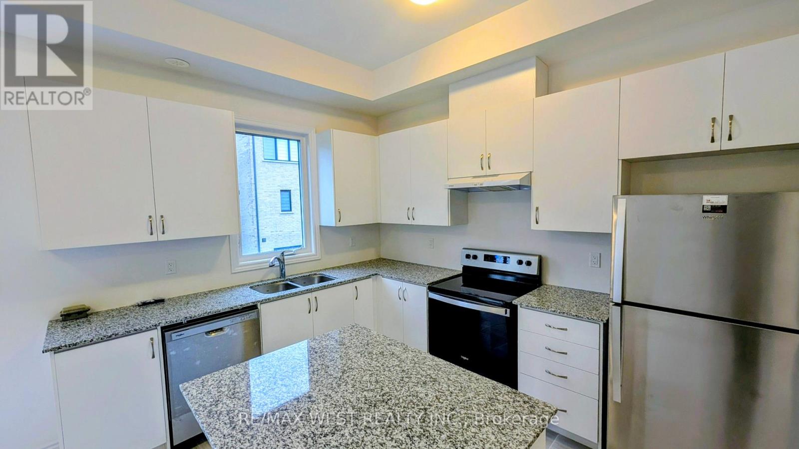 95 Paradox Street, Vaughan, Ontario  L4L 1A7 - Photo 5 - N12504420