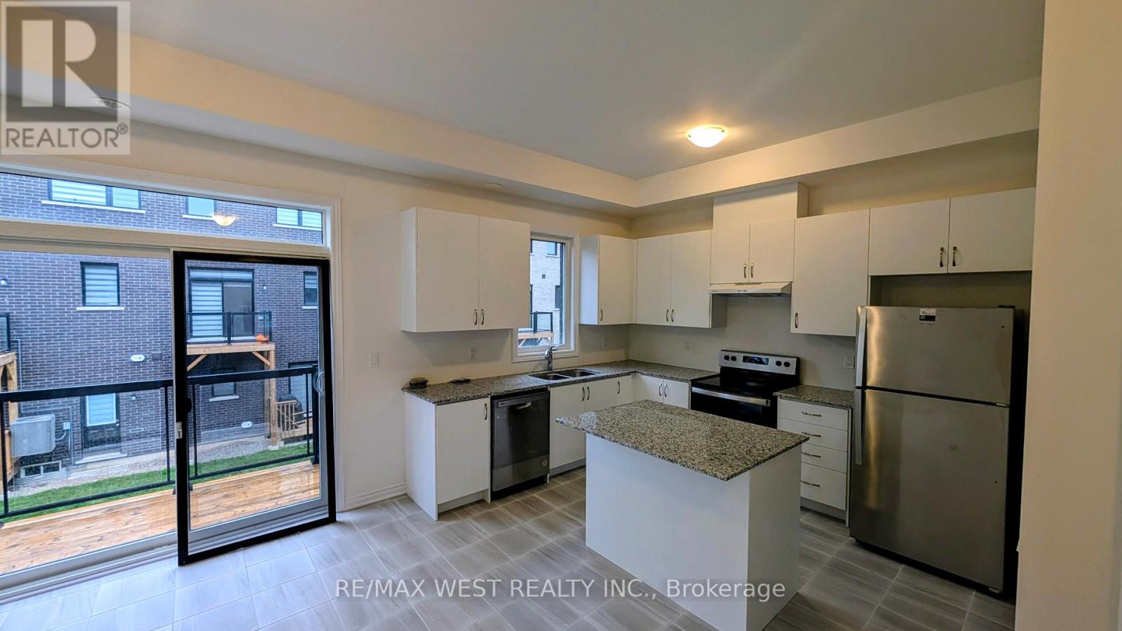 95 Paradox Street, Vaughan, Ontario  L4L 1A7 - Photo 6 - N12504420