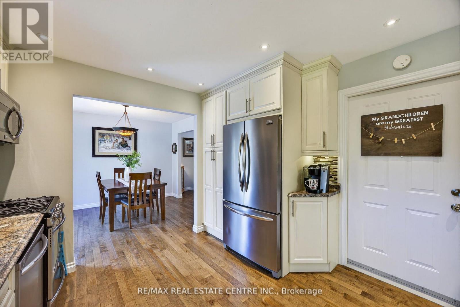 3047 Sandy Cove Drive, Innisfil, Ontario  L9S 2K1 - Photo 9 - N12504428