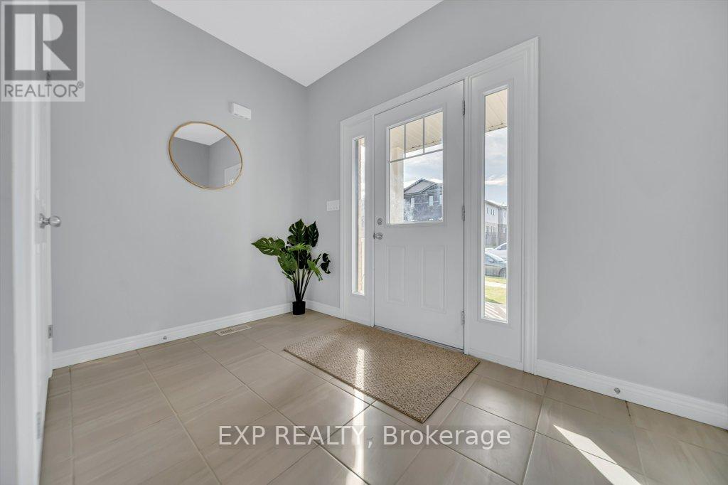 43 Sugar Trail, Kitchener, Ontario  N2R 0S5 - Photo 6 - X12503298