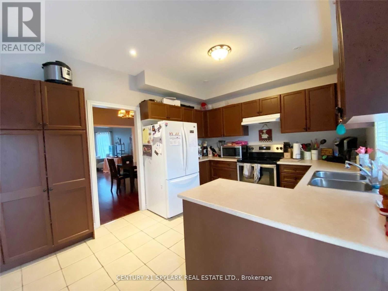 15 Surrey Drive, Barrie (Bayfield), Ontario  L4M 0C5 - Photo 3 - S12504356