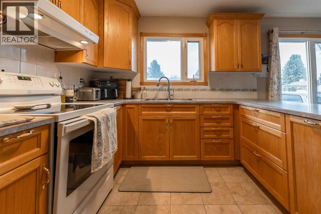 138 Greenview Close N, Lethbridge, Alberta  T1H 4K8 - Photo 12 - A2267988