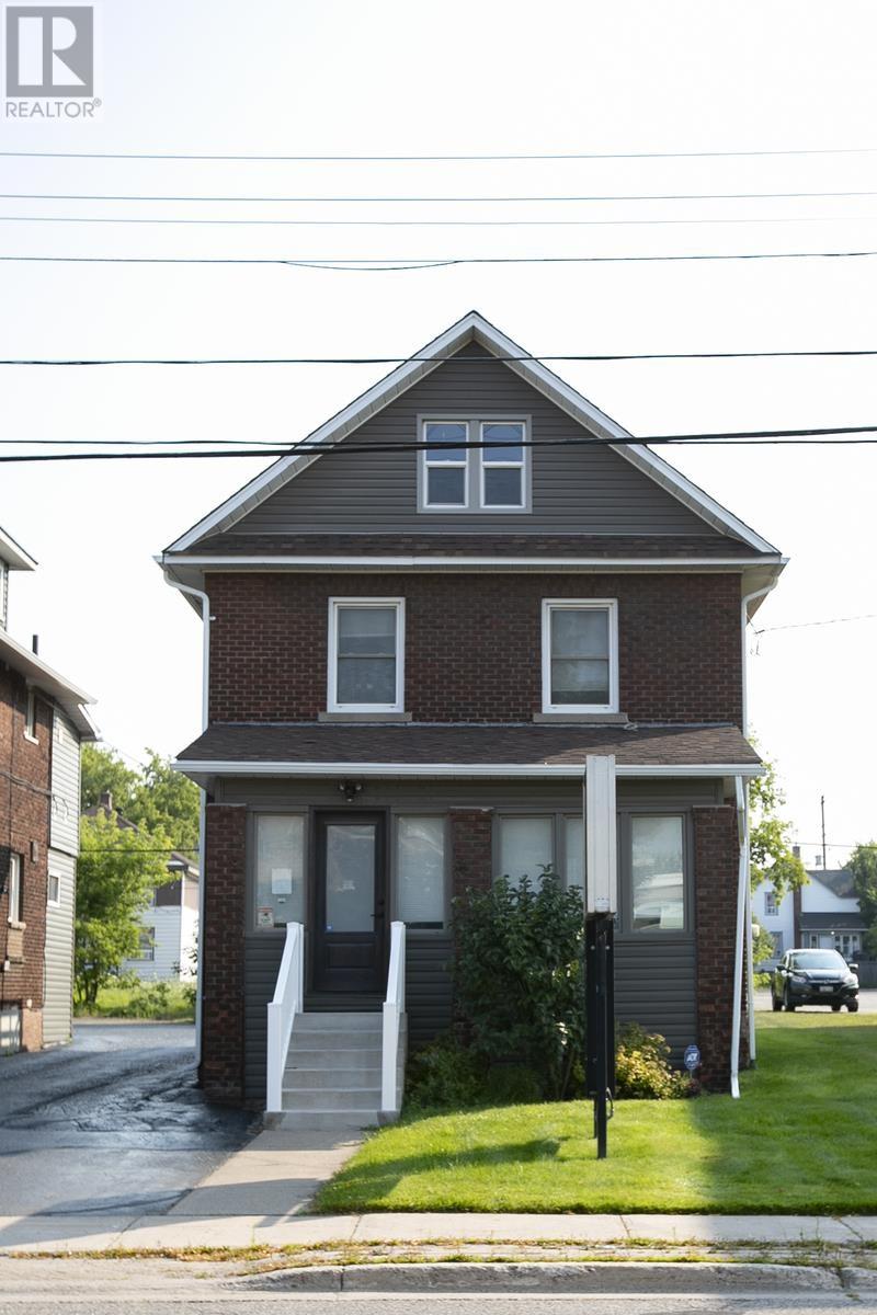 446 Albert St, Sault Ste. Marie, Ontario P6A 2J8 - Photo 4 - SM253098