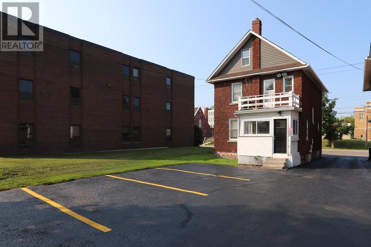 446 Albert St, Sault Ste. Marie, Ontario P6A 2J8 - Photo 7 - SM253098