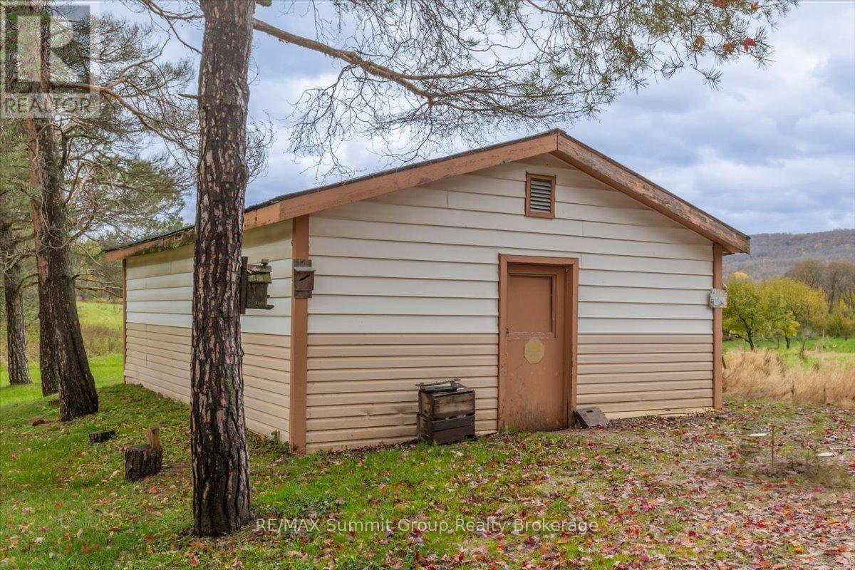 235274 Grey Road 13, Grey Highlands, Ontario  N0C 1G0 - Photo 35 - X12504510