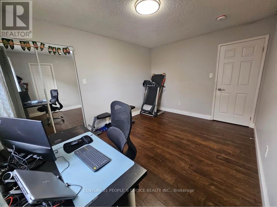 Upper - 19 Piane Avenue, Brampton, Ontario  L6Y 4Y7 - Photo 11 - W12504288