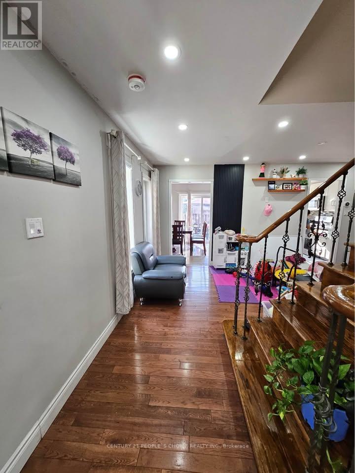 Upper - 19 Piane Avenue, Brampton, Ontario  L6Y 4Y7 - Photo 4 - W12504288