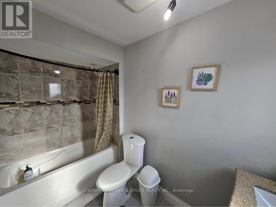 Upper - 19 Piane Avenue, Brampton, Ontario  L6Y 4Y7 - Photo 9 - W12504288