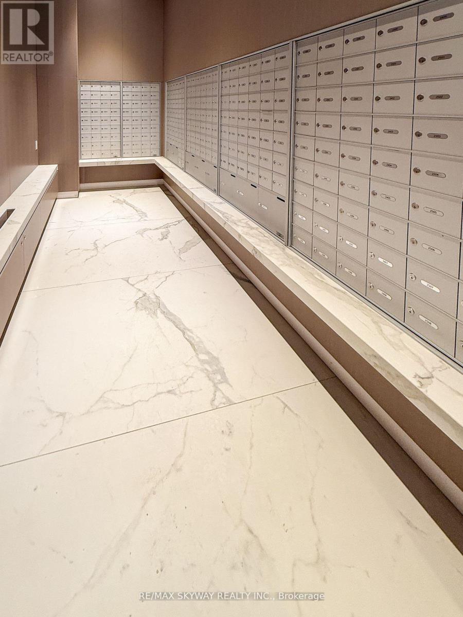 505 - 370 Martha Street, Burlington, Ontario  L7R 0G9 - Photo 2 - W12504302