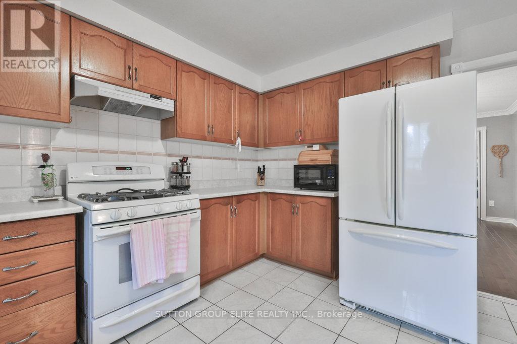 5163 Sunrise Court, Mississauga, Ontario  L5R 2T6 - Photo 12 - W12504360