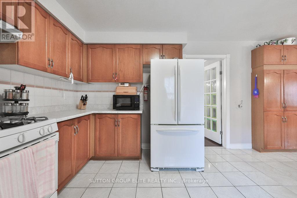 5163 Sunrise Court, Mississauga, Ontario  L5R 2T6 - Photo 13 - W12504360