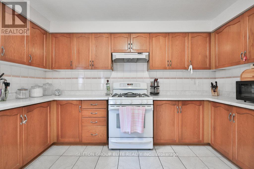 5163 Sunrise Court, Mississauga, Ontario  L5R 2T6 - Photo 14 - W12504360