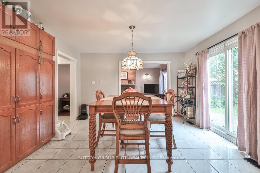 5163 Sunrise Court, Mississauga, Ontario  L5R 2T6 - Photo 8 - W12504360