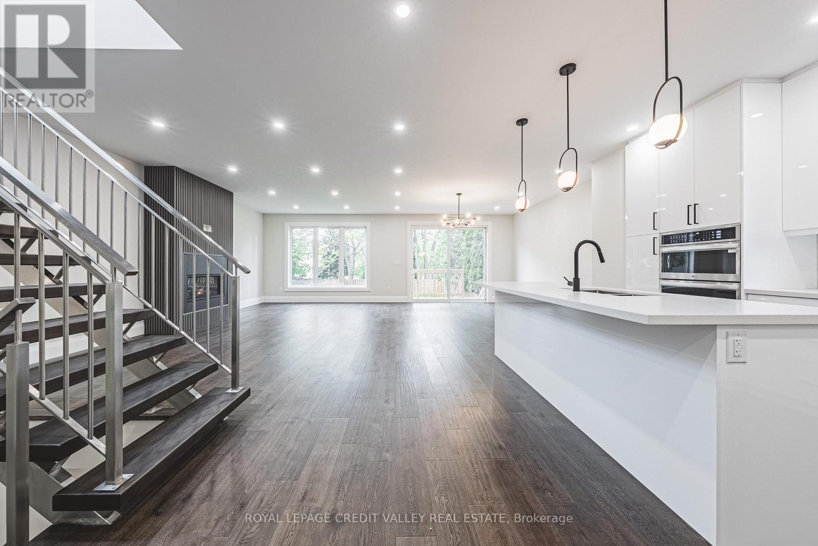 18 Bellman Avenue, Toronto, Ontario  M8W 4A3 - Photo 10 - W12504368