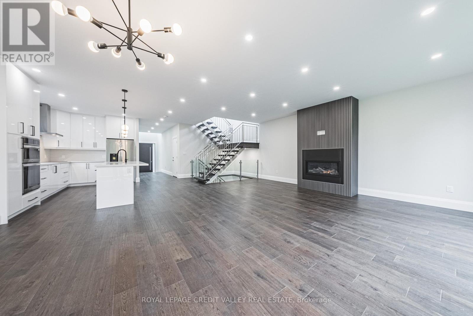 18 Bellman Avenue, Toronto, Ontario  M8W 4A3 - Photo 14 - W12504368