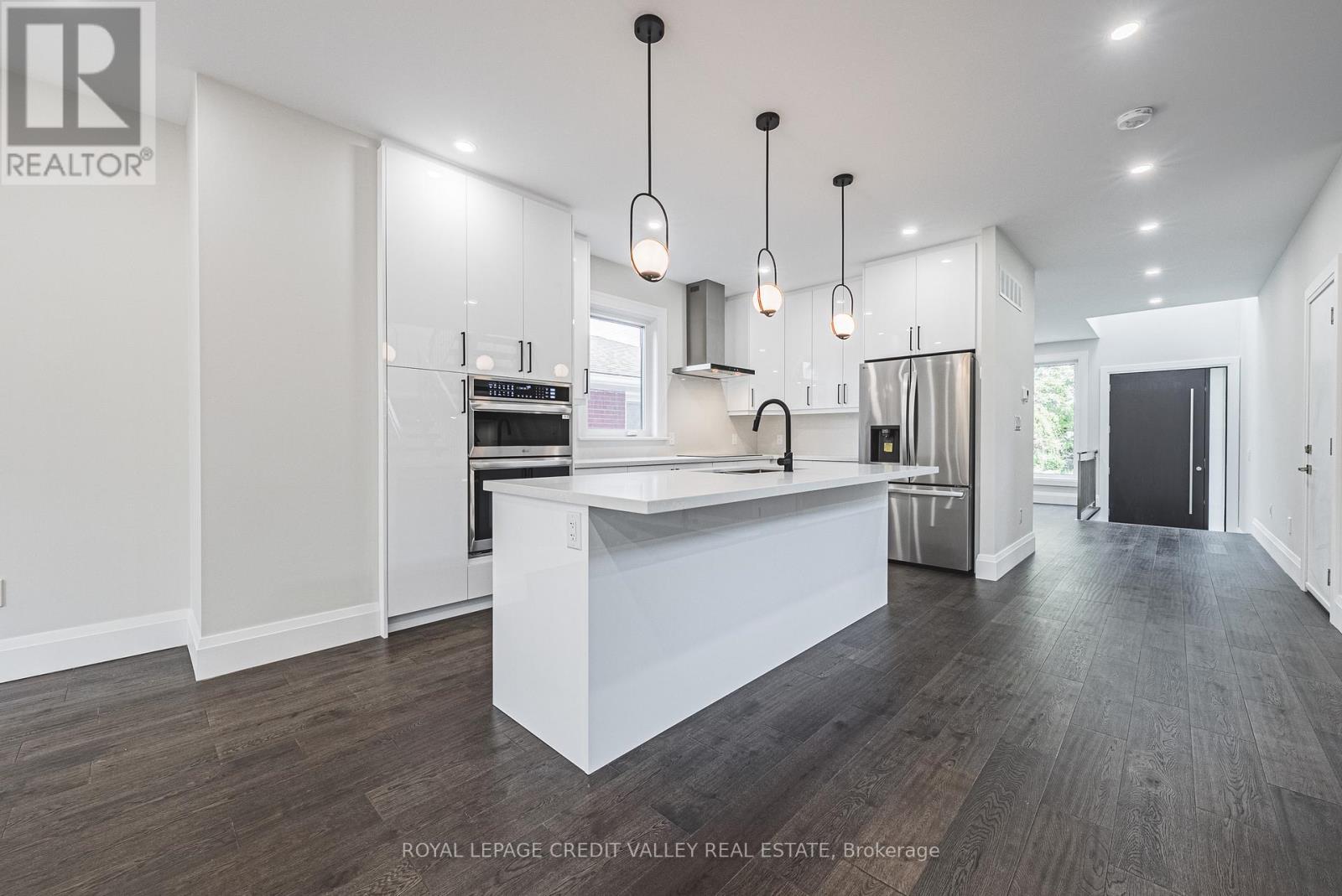 18 Bellman Avenue, Toronto, Ontario  M8W 4A3 - Photo 15 - W12504368