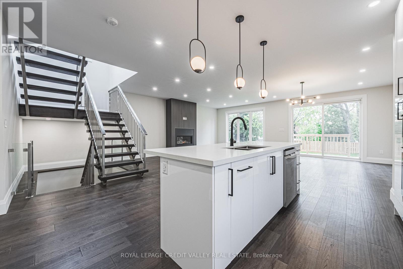 18 Bellman Avenue, Toronto, Ontario  M8W 4A3 - Photo 17 - W12504368