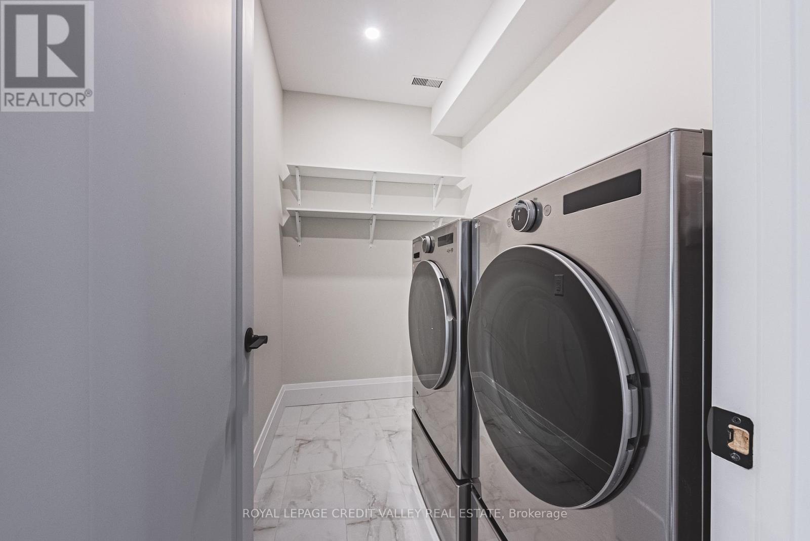 18 Bellman Avenue, Toronto, Ontario  M8W 4A3 - Photo 21 - W12504368