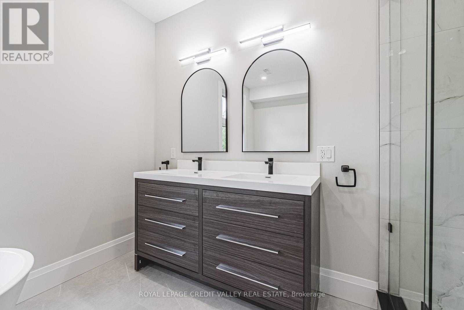 18 Bellman Avenue, Toronto, Ontario  M8W 4A3 - Photo 26 - W12504368