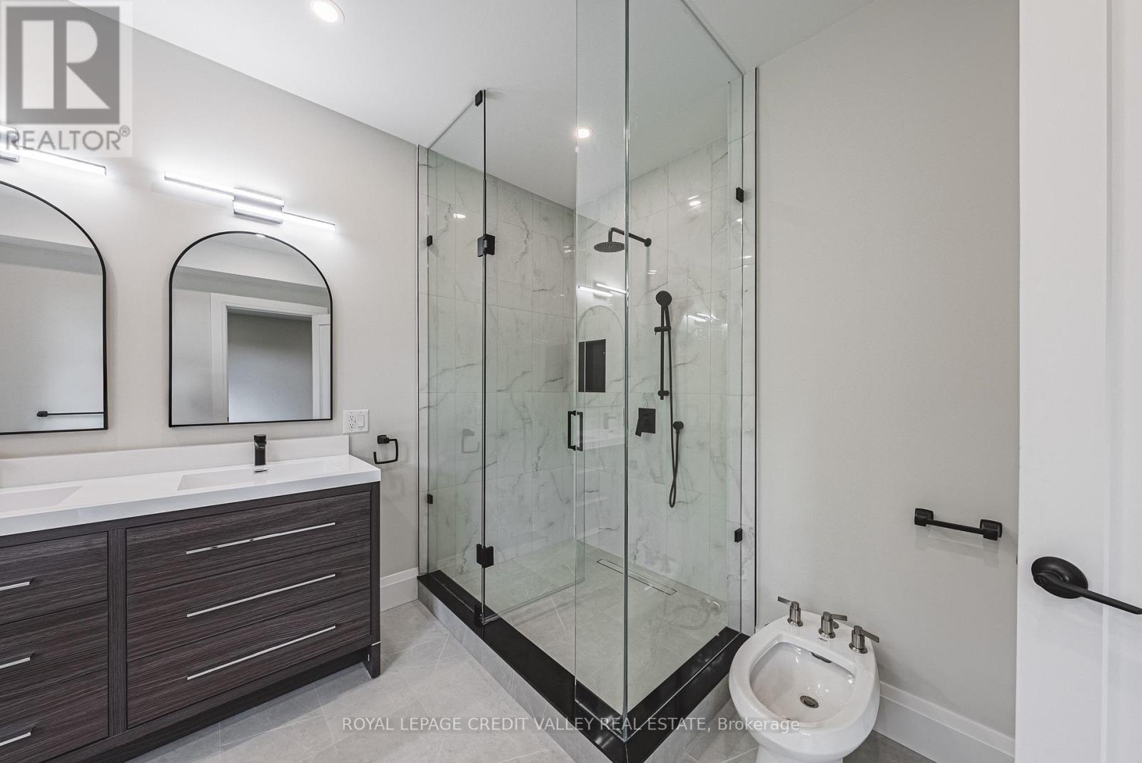 18 Bellman Avenue, Toronto, Ontario  M8W 4A3 - Photo 28 - W12504368