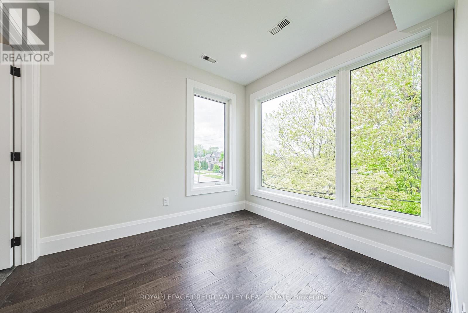 18 Bellman Avenue, Toronto, Ontario  M8W 4A3 - Photo 33 - W12504368