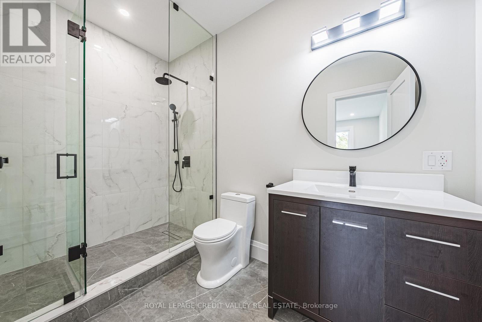 18 Bellman Avenue, Toronto, Ontario  M8W 4A3 - Photo 37 - W12504368