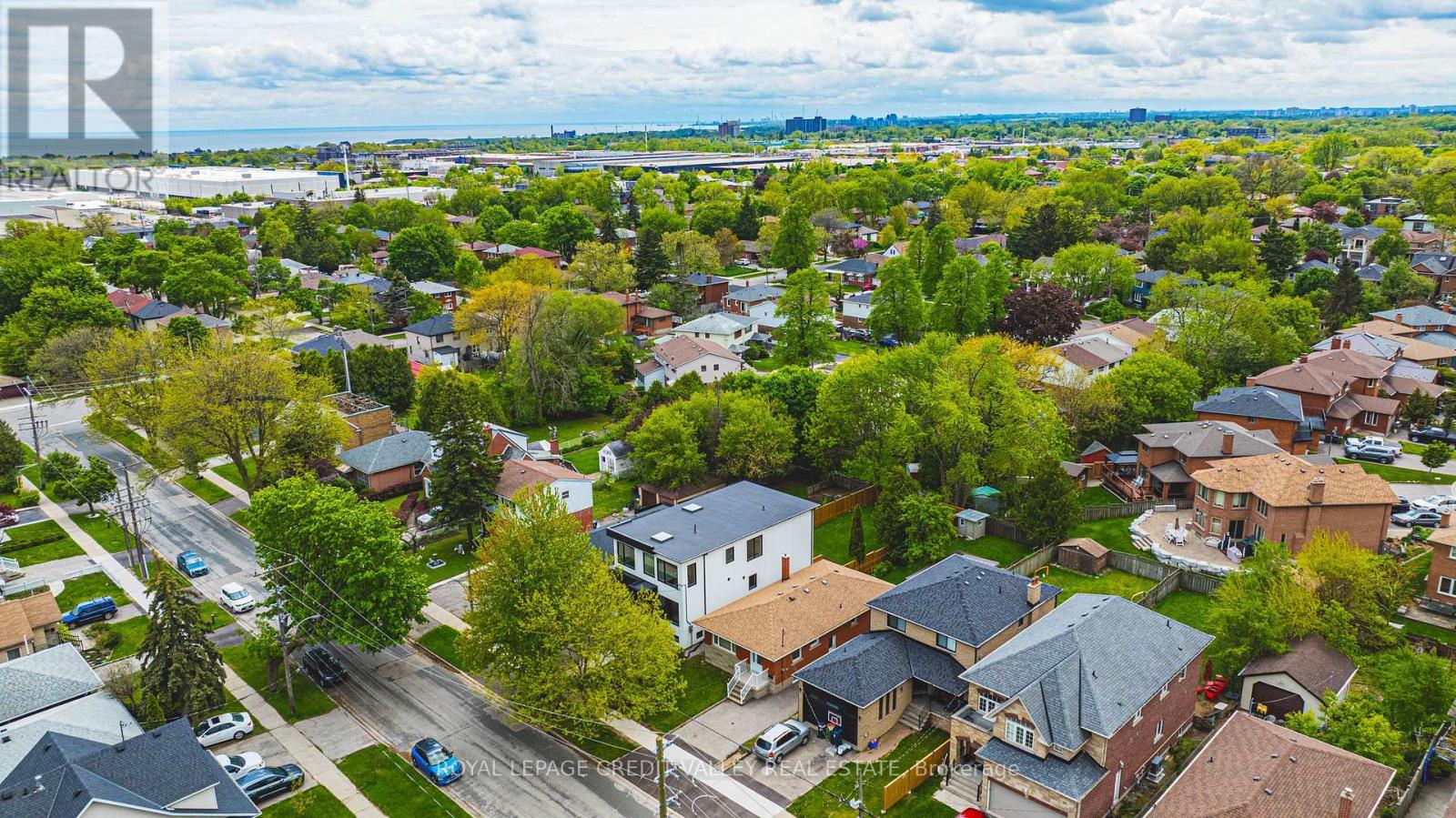 18 Bellman Avenue, Toronto, Ontario  M8W 4A3 - Photo 4 - W12504368