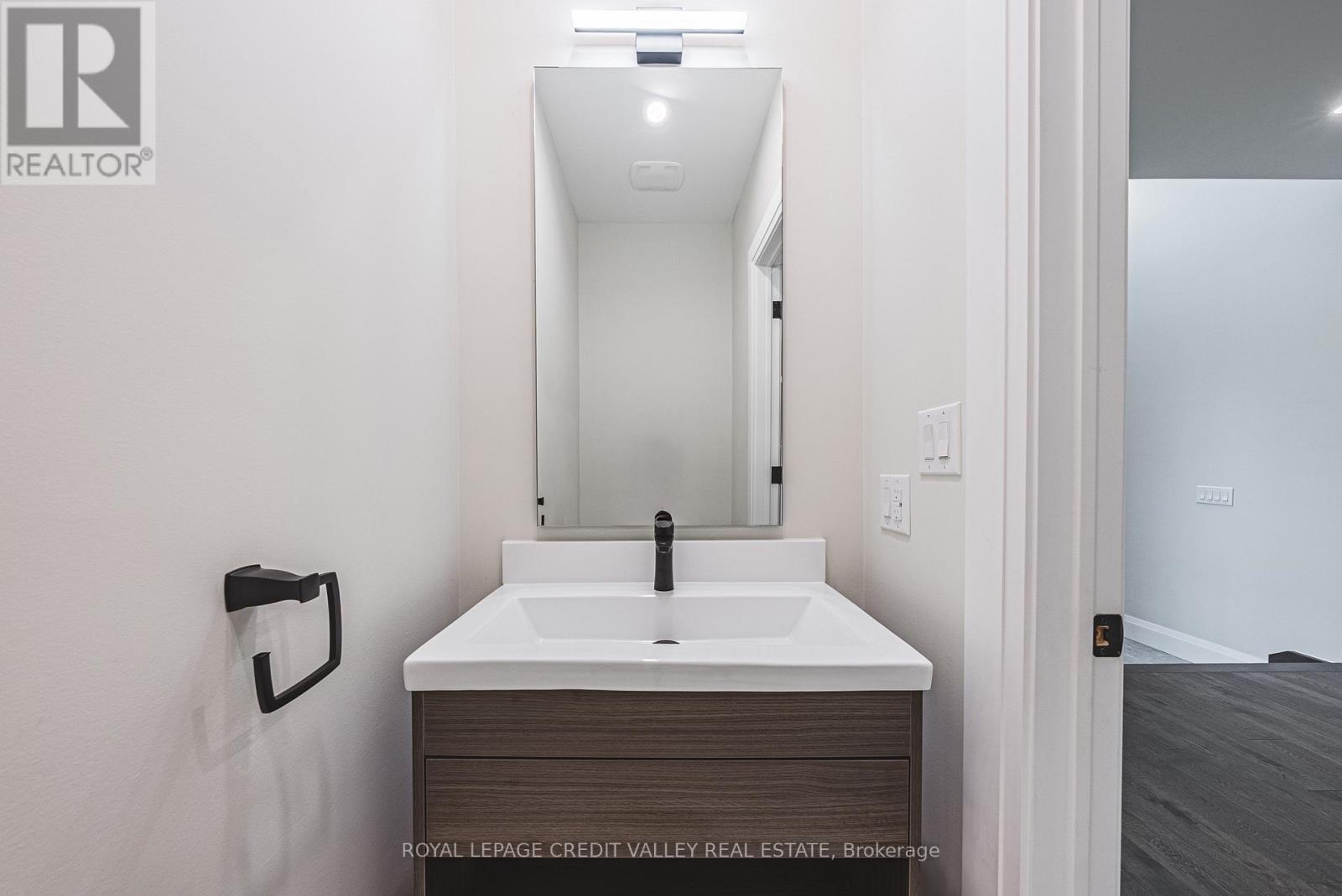 18 Bellman Avenue, Toronto, Ontario  M8W 4A3 - Photo 7 - W12504368