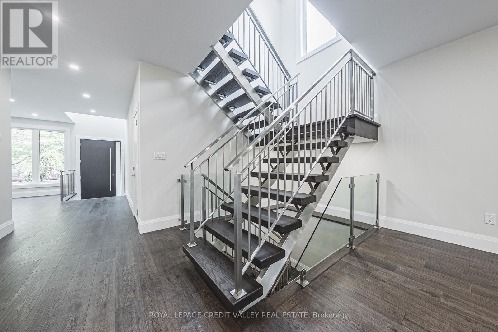 18 Bellman Avenue, Toronto, Ontario  M8W 4A3 - Photo 9 - W12504368