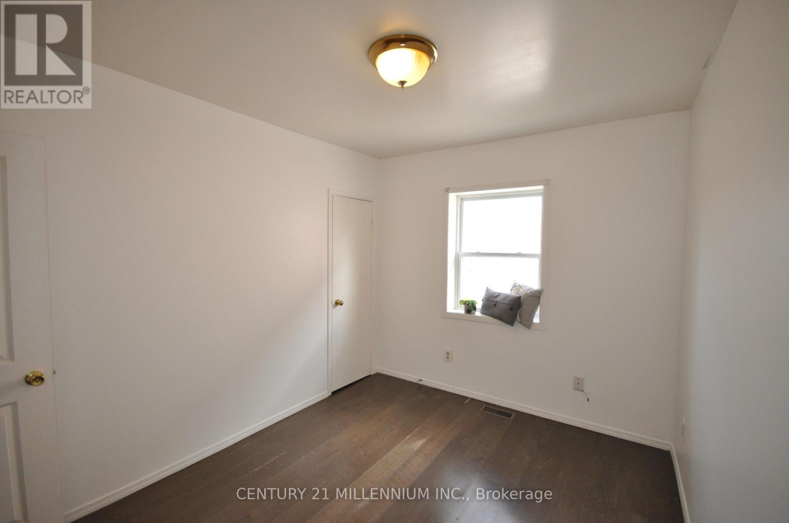 30 Corby Crescent, Brampton, Ontario  L6Y 1H1 - Photo 9 - W12504370