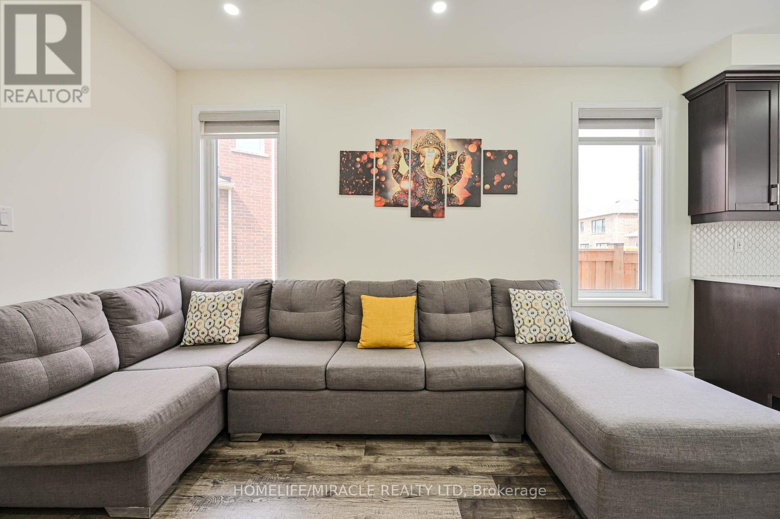 896 Sumac Crescent, Milton, Ontario  L9E 1R7 - Photo 10 - W12504382