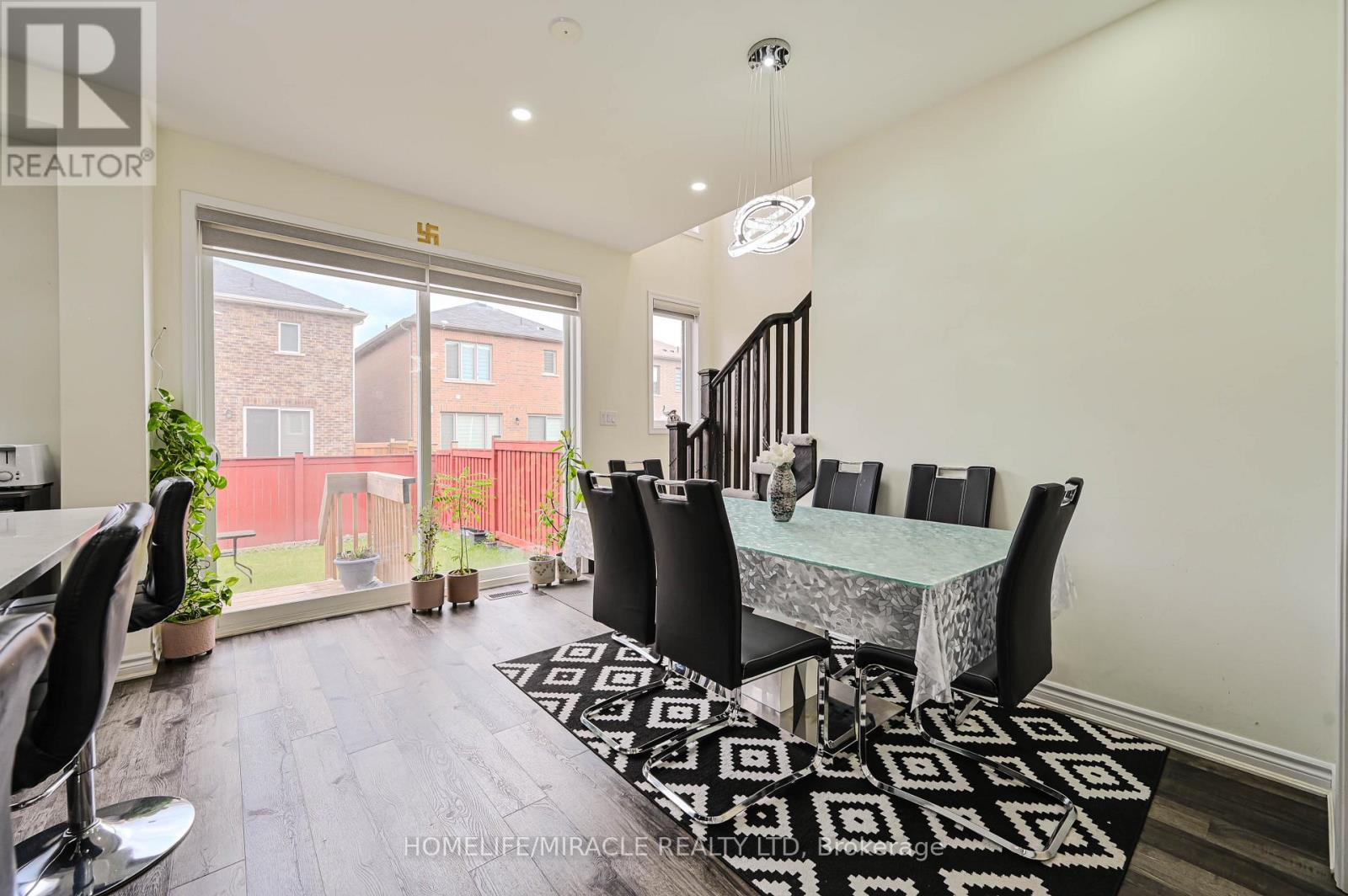 896 Sumac Crescent, Milton, Ontario  L9E 1R7 - Photo 11 - W12504382