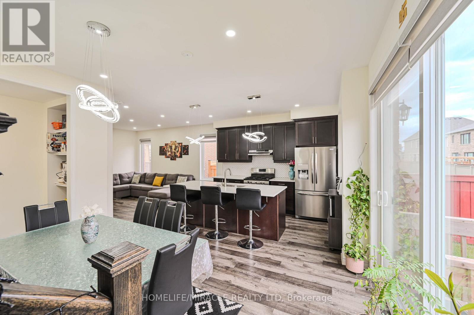 896 Sumac Crescent, Milton, Ontario  L9E 1R7 - Photo 14 - W12504382