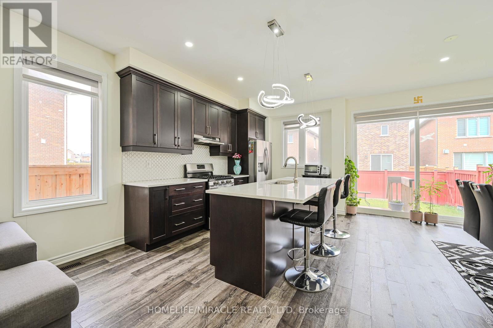 896 Sumac Crescent, Milton, Ontario  L9E 1R7 - Photo 17 - W12504382