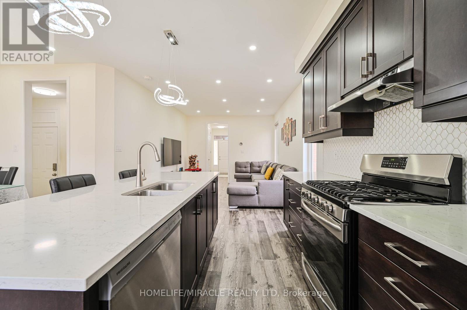 896 Sumac Crescent, Milton, Ontario  L9E 1R7 - Photo 18 - W12504382