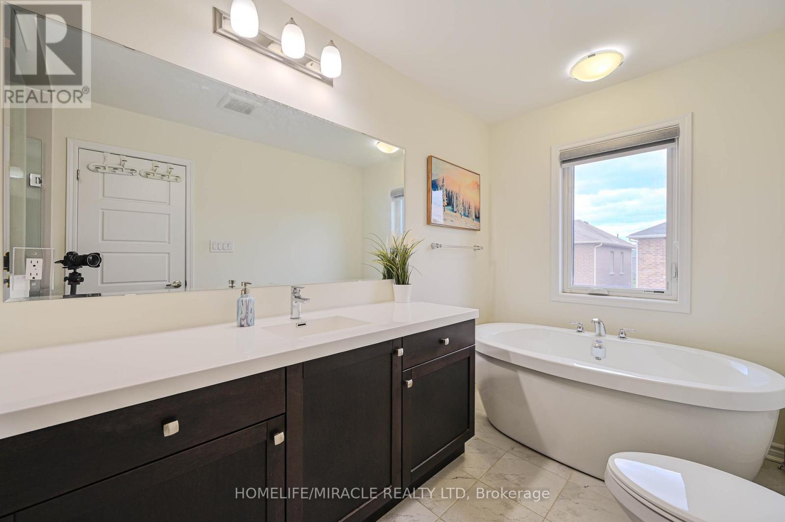 896 Sumac Crescent, Milton, Ontario  L9E 1R7 - Photo 36 - W12504382