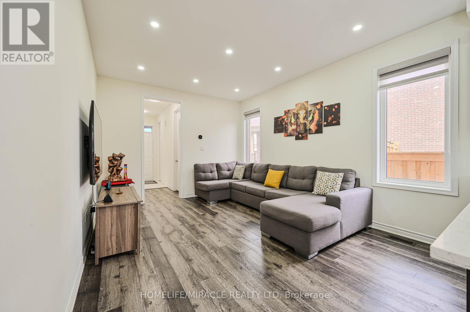 896 Sumac Crescent, Milton, Ontario  L9E 1R7 - Photo 8 - W12504382