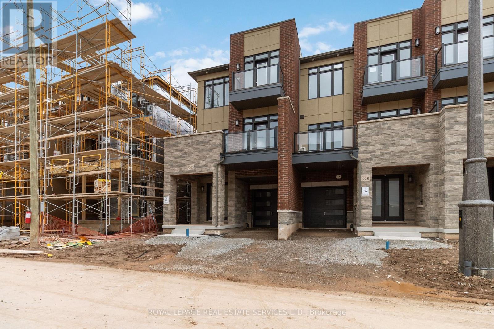 3303 TAHA GARDENS, Oakville, Ontario