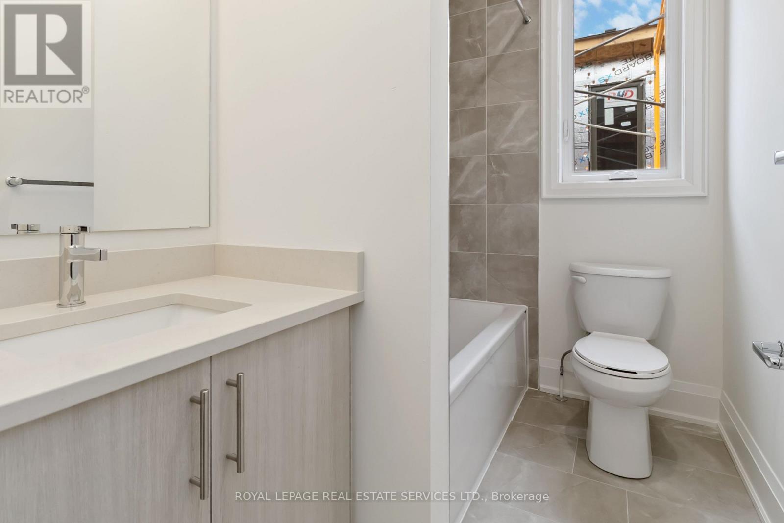 3303 Taha Gardens, Oakville, Ontario  L6M 5R9 - Photo 24 - W12504384