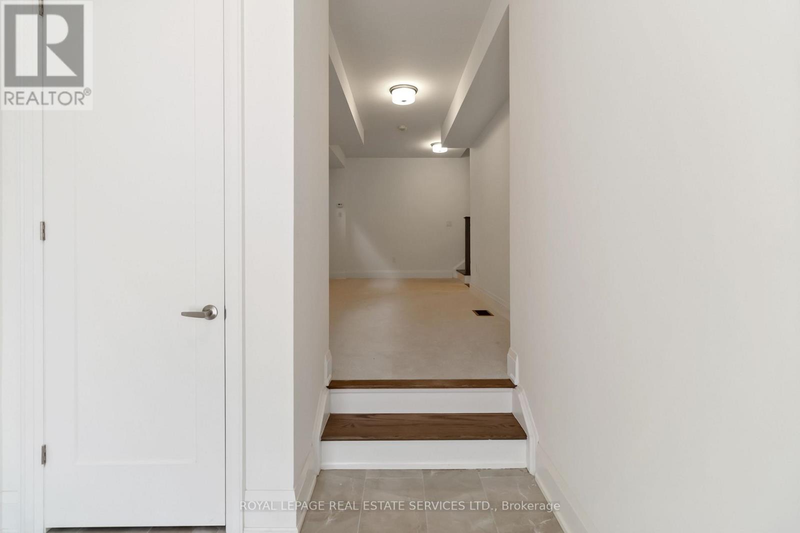 3303 Taha Gardens, Oakville, Ontario  L6M 5R9 - Photo 4 - W12504384