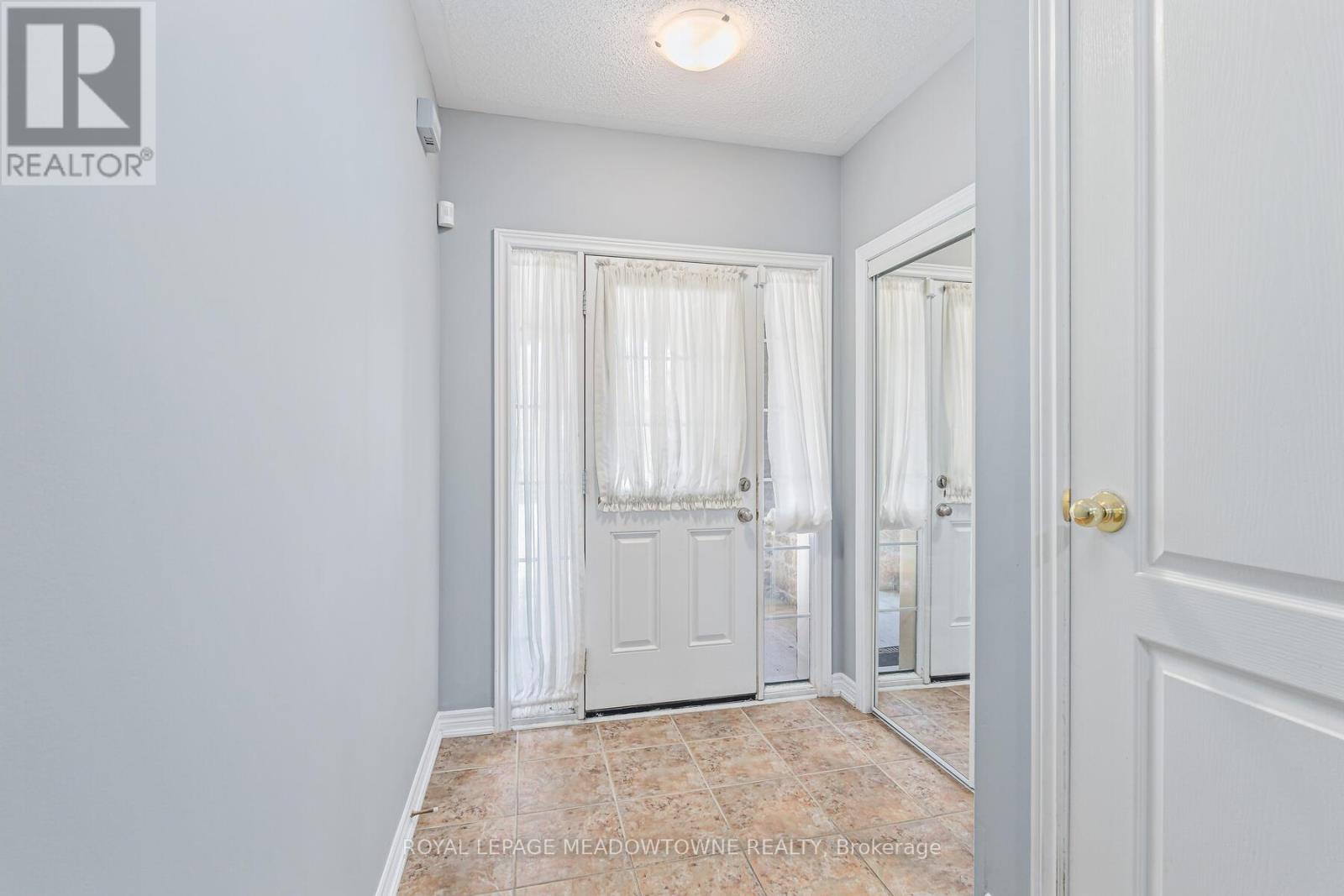 11 - 102 Cedarbrook Road, Brampton, Ontario  L6R 0W4 - Photo 4 - W12504422