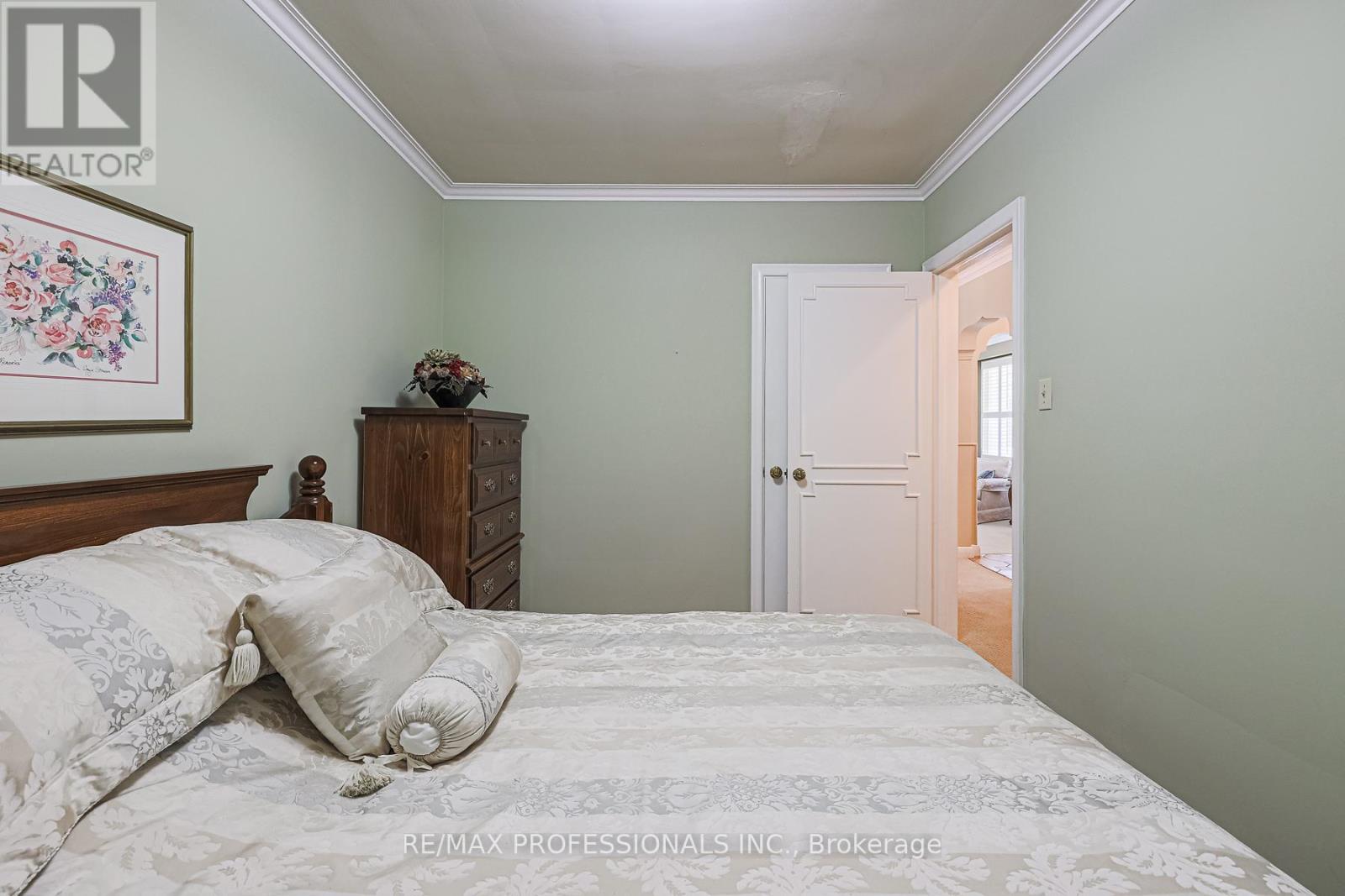 55 Old Burnhamthorpe Road, Toronto, Ontario  M9C 3J6 - Photo 24 - W12504426