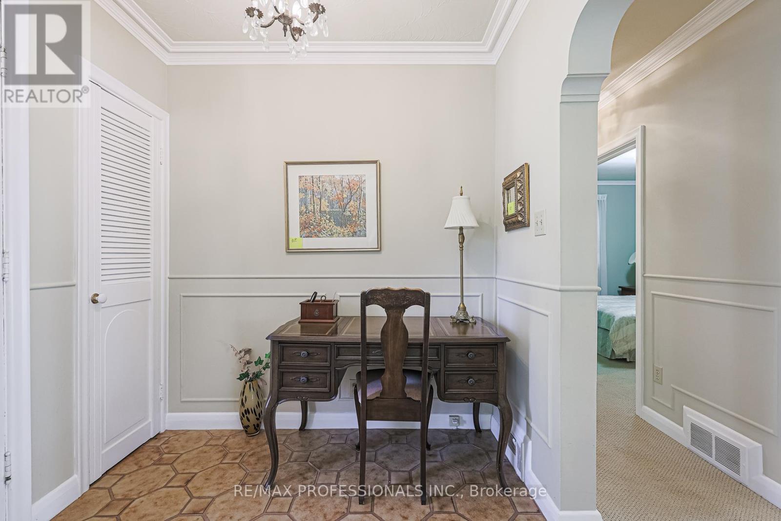 55 Old Burnhamthorpe Road, Toronto, Ontario  M9C 3J6 - Photo 5 - W12504426