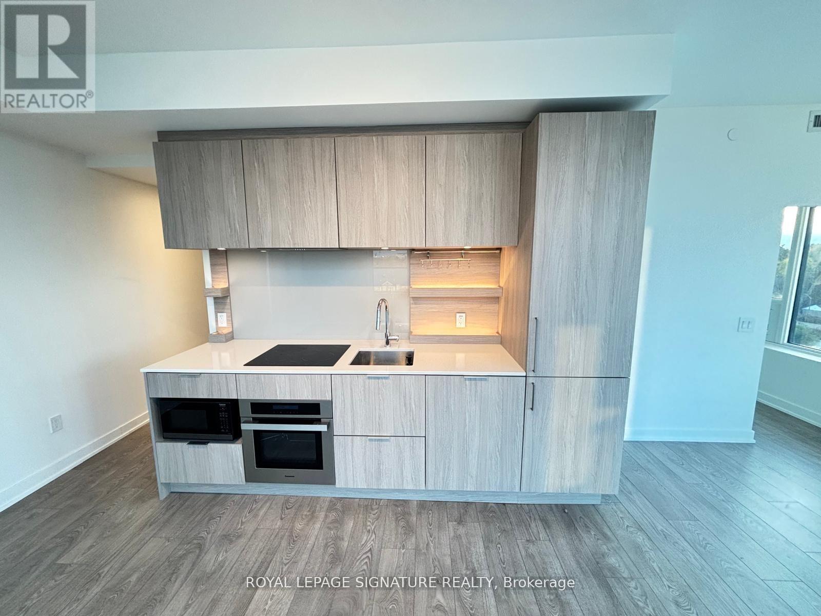 721 - 28 Ann Street, Mississauga, Ontario  L5G 0E1 - Photo 3 - W12504430