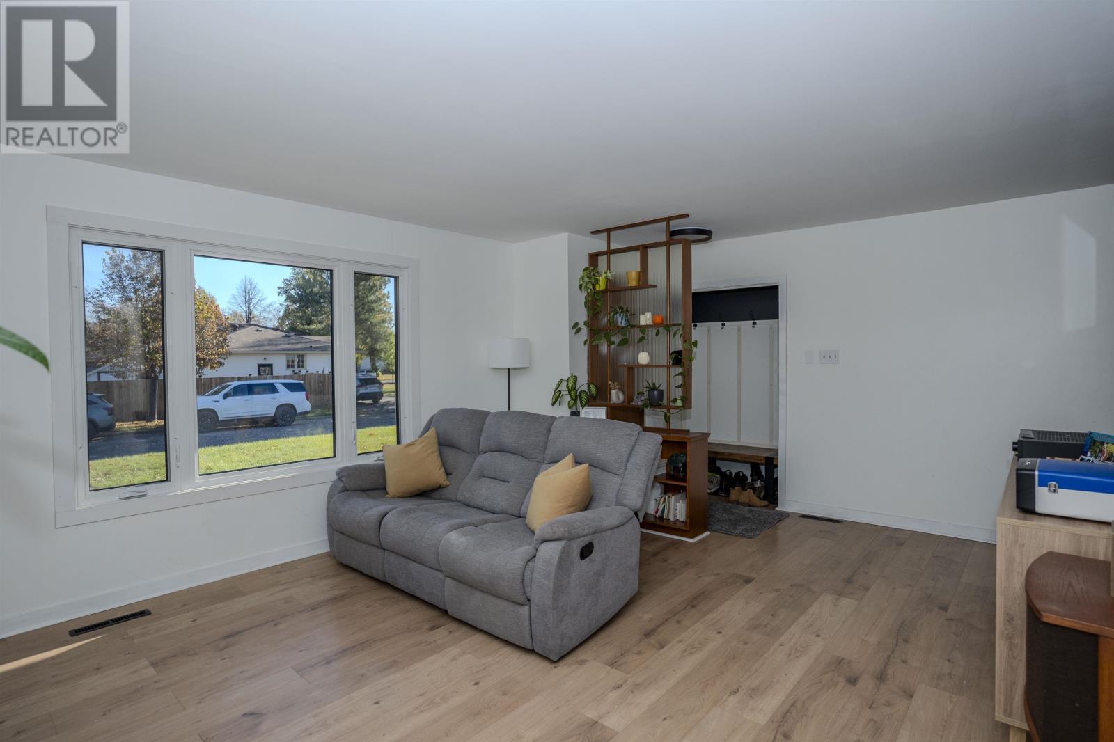 417 Agate Bay, Thunder Bay, Ontario  P7C 1T7 - Photo 2 - TB253337