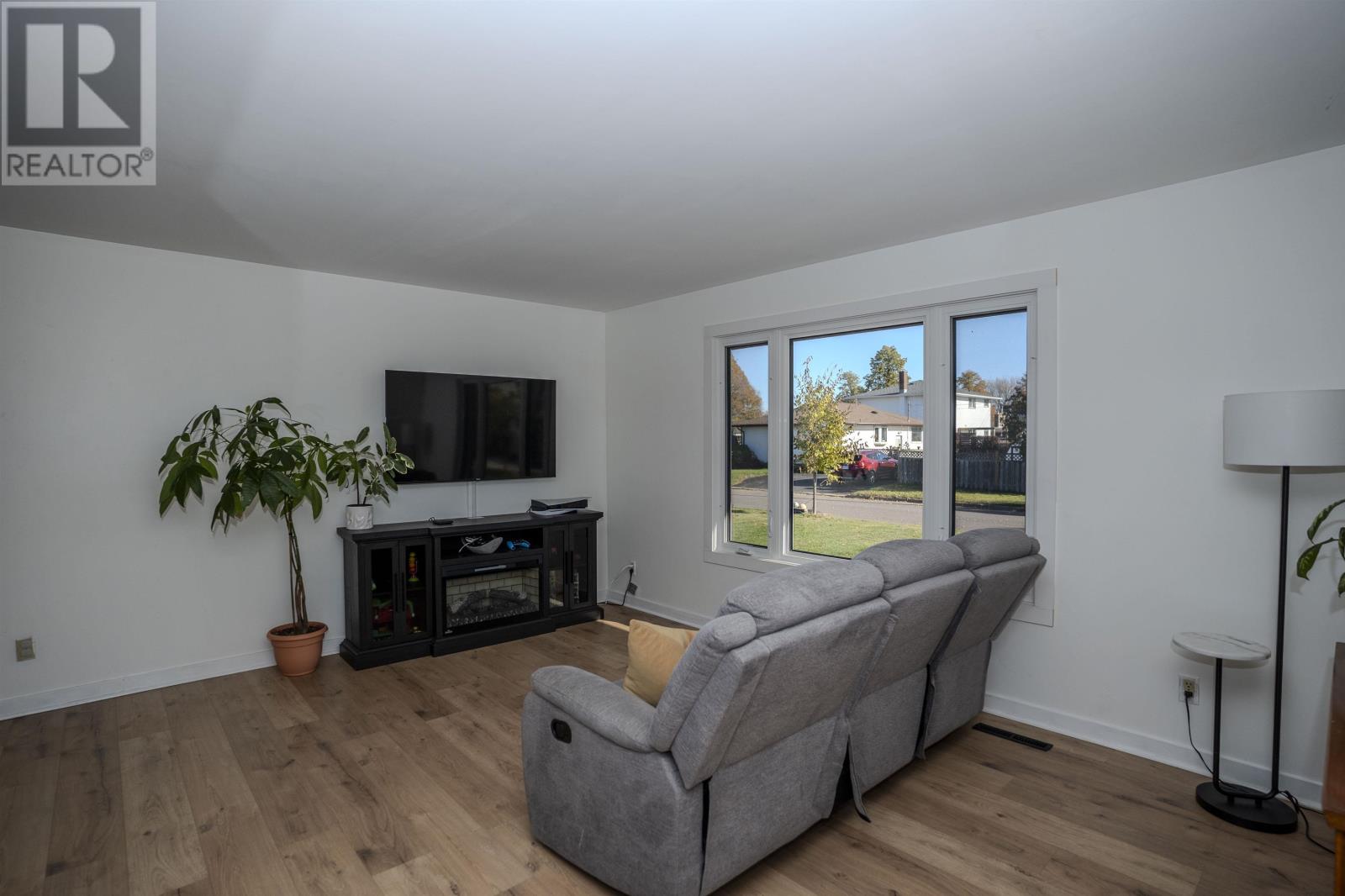 417 Agate Bay, Thunder Bay, Ontario  P7C 1T7 - Photo 3 - TB253337