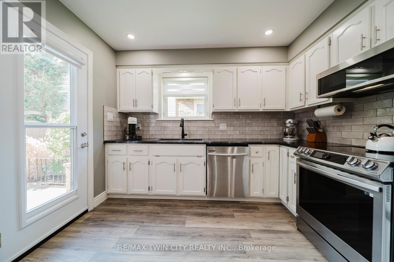 491 Appledale Crescent, Waterloo, Ontario  N2T 1V5 - Photo 11 - X12504234